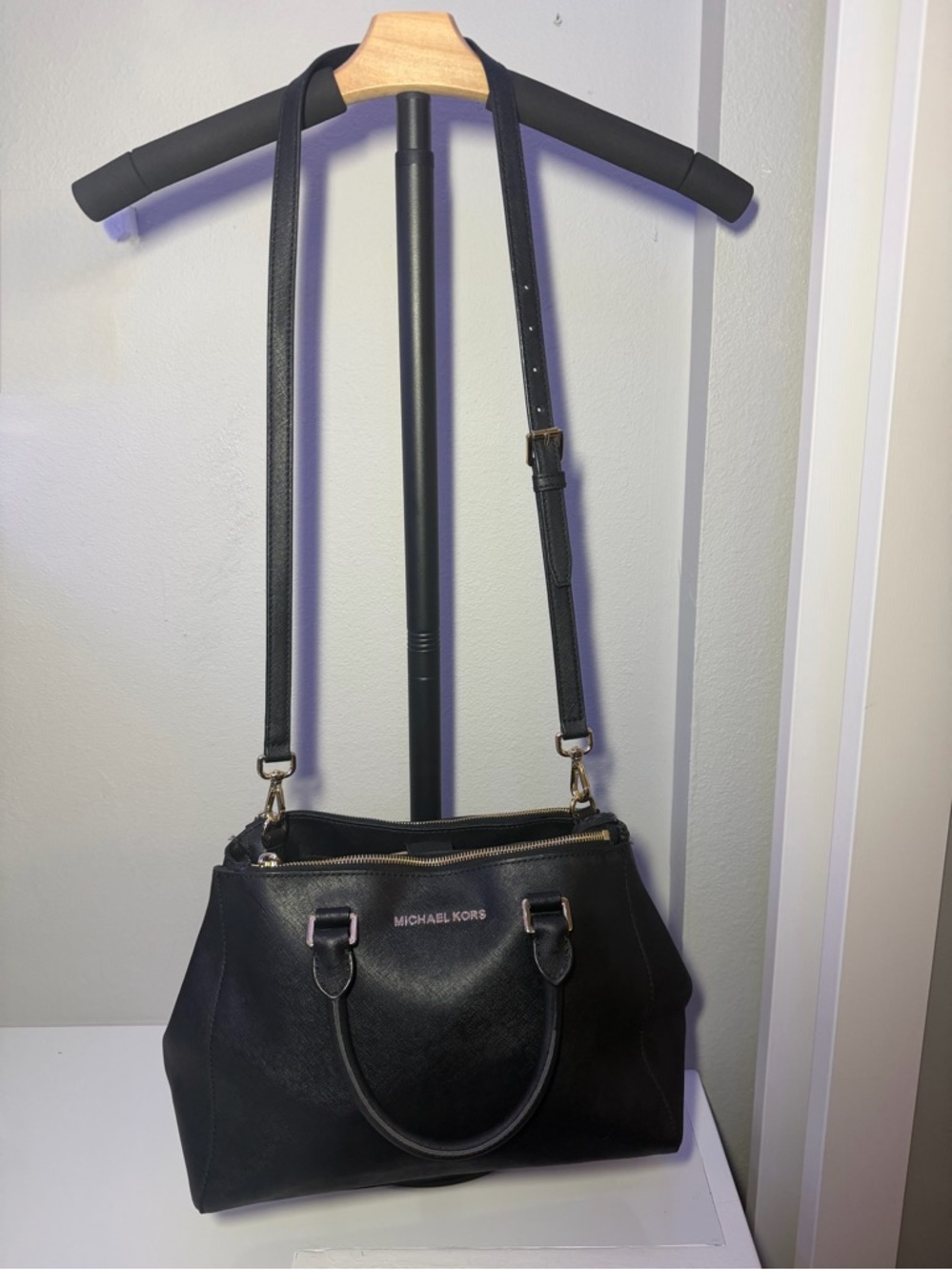 Michael Kors 2-way black bag.